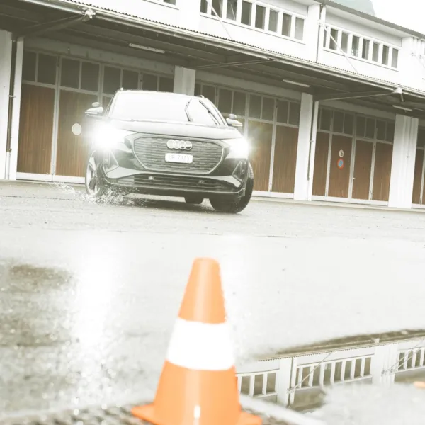 Fahrschule Säm Imholz mit Audi Q4 e-tron – Fahrlehrer im Kanton Uri
