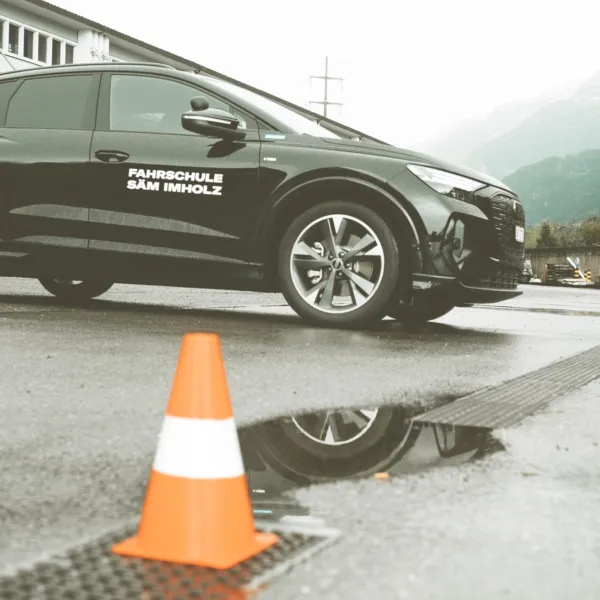 Fahrschule Säm Imholz mit Audi Q4 e-tron – Fahrlehrer im Kanton Uri