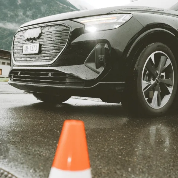 Fahrschule Säm Imholz mit Audi Q4 e-tron – Fahrlehrer im Kanton Uri